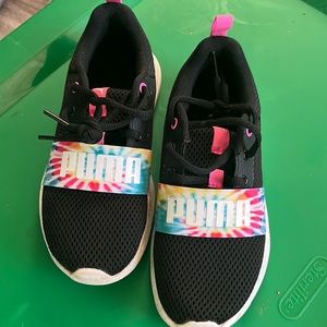 Lightweight Girls Puma Sneakers